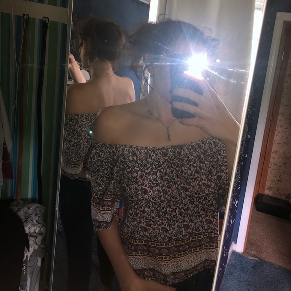 Forever 21 Antique Floral Print Off Shoulder Shirt - Picture 4 of 4